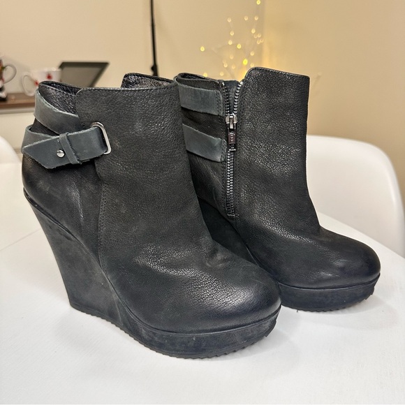 Aldo Black Wedge Ankle Boots - Picture 1 of 6